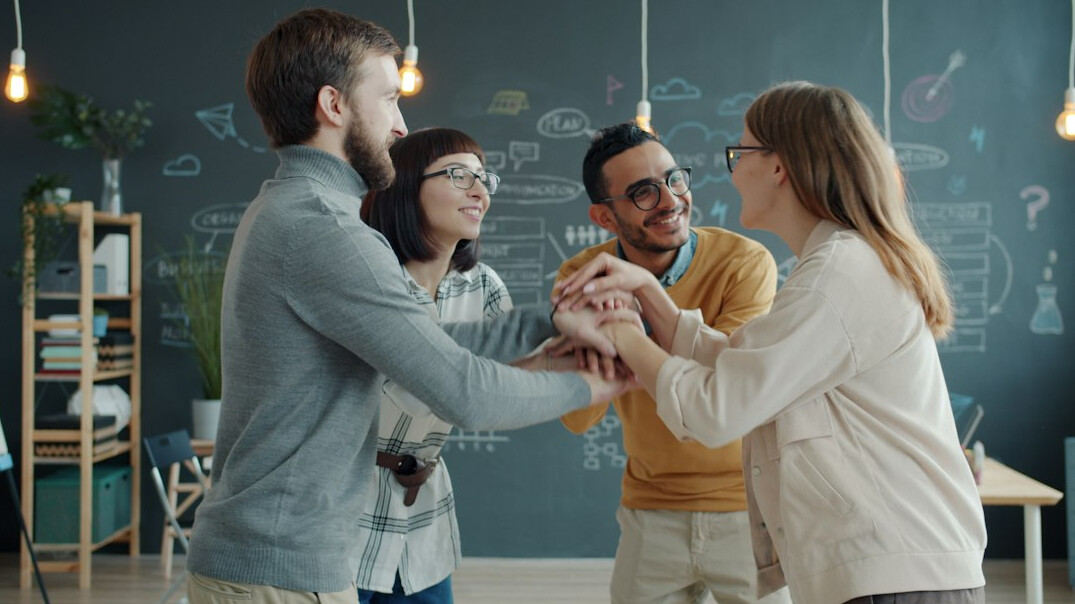 team leader supporting employees